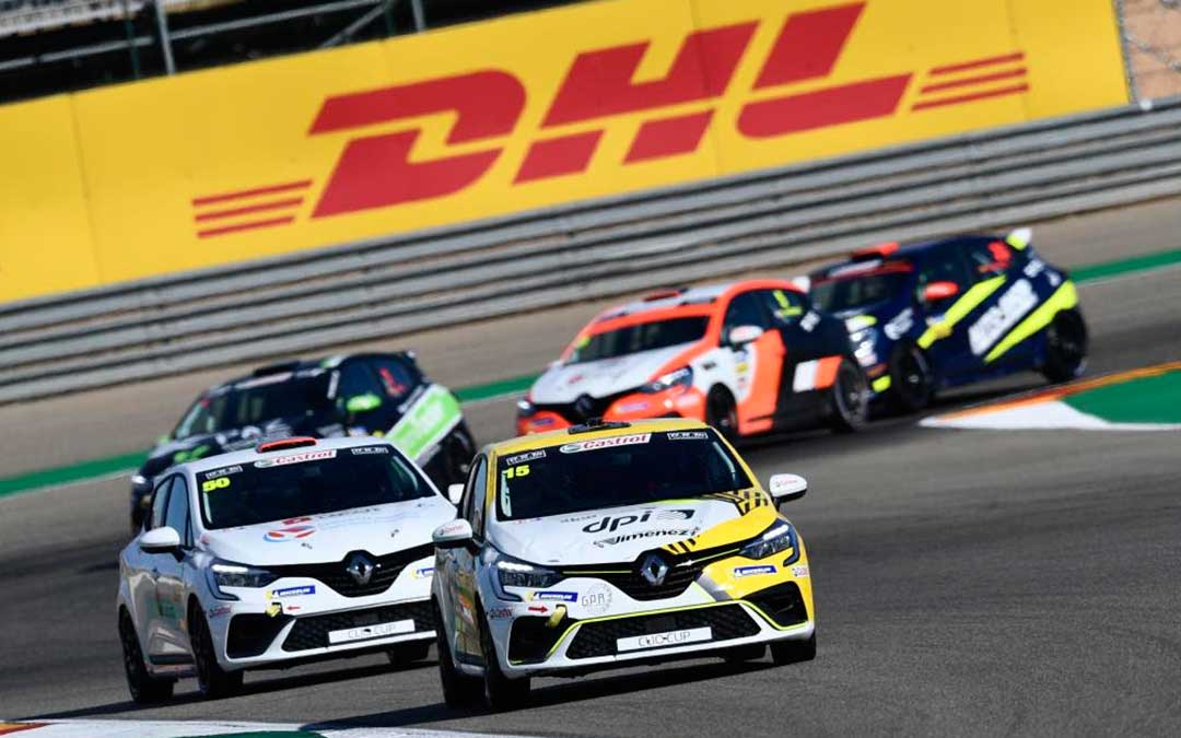 David Pouget se lleva la victoria en la segunda carrera de la Clio Cup.