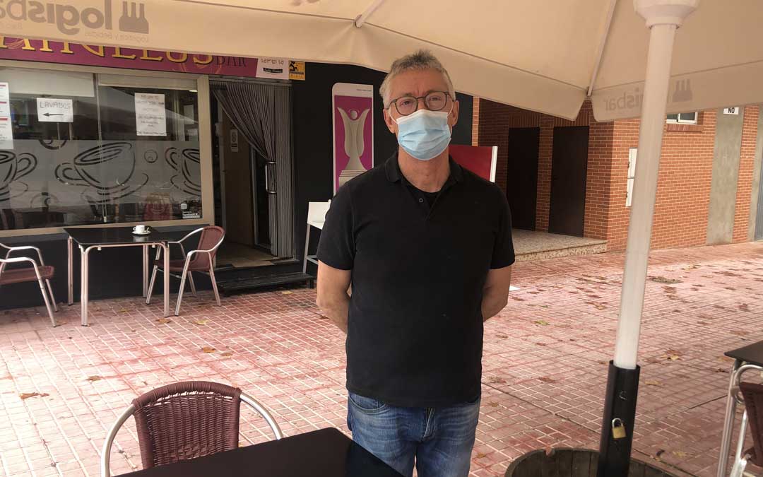 Ángel Beltrán quiere invertir 10.000 euros para colocar un cerramiento / L. Castel
