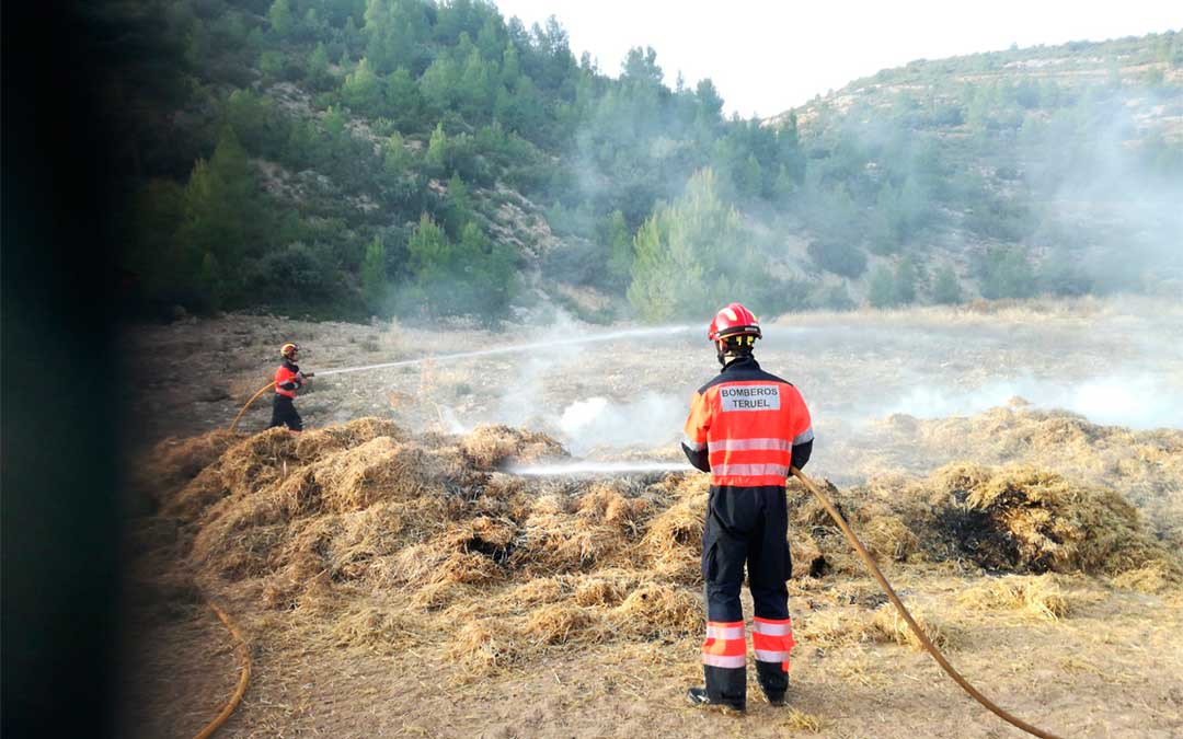 Los bomberos del Parque de Alcañiz han sofocado las llamas./ Bomberos de la DPT