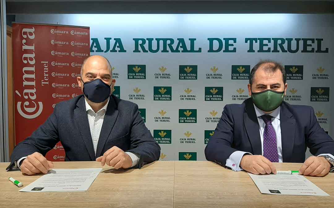 Momento de la firma del convenio. / CÁMARA DE COMERCIO