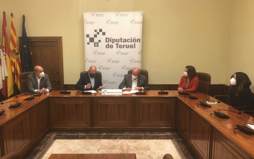 Firma del convenio de la DPT con la Cámara de Comercio de Teruel. / DPT