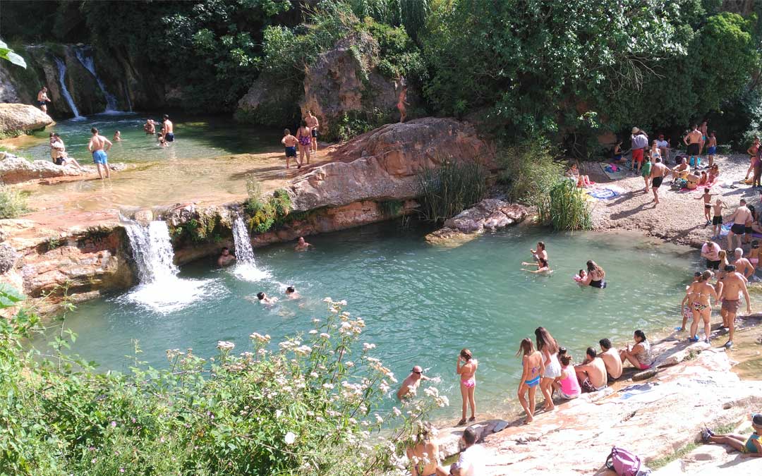 La Font de la Rabosa, un rincón natural del Matarraña apto para el baño. / L.C.