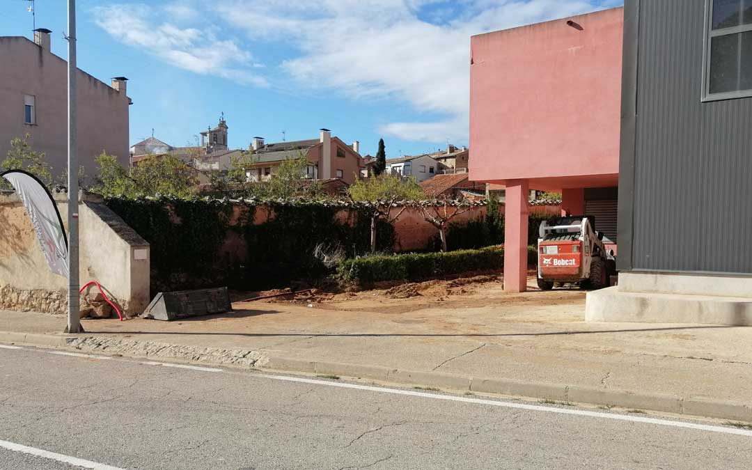 El nuevo poste para vehículos eléctricos estará ubicado junto al edificio multiusos Cubic y junto a la carretera A-1414