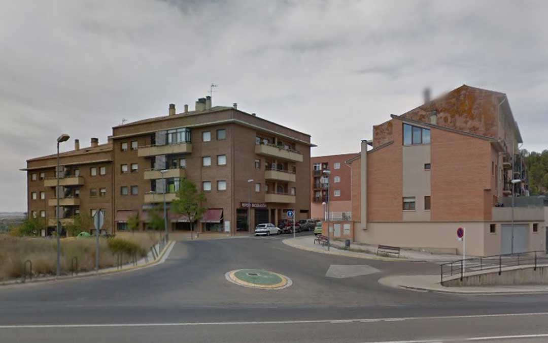 Las cuatro plazas de garaje de titularidad municipal están ubicadas en un edificio situado entre las calles La Cerollera y Fórnoles / Google Maps