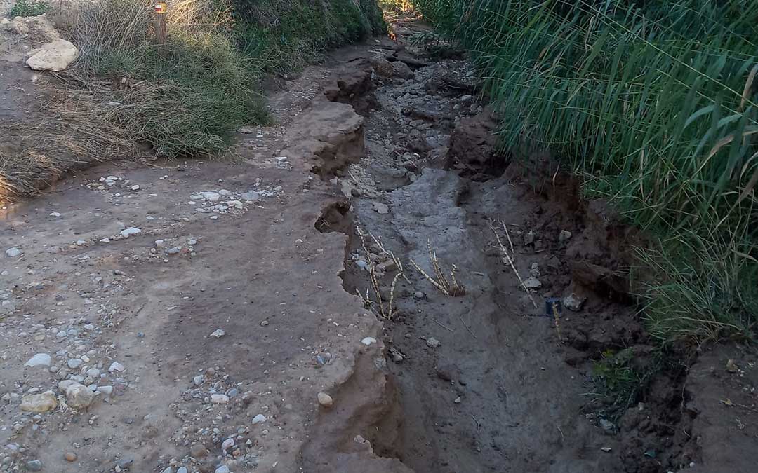 Uno de los caminos afectados en Híjar en la zona de las Vegas. / Eshijar