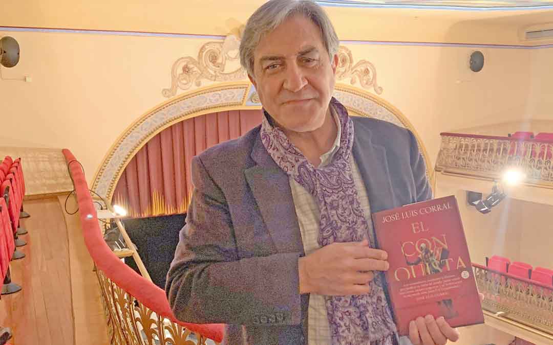 José Luis Corral en el Teatro Municipal de Alcañiz./ M.Q.