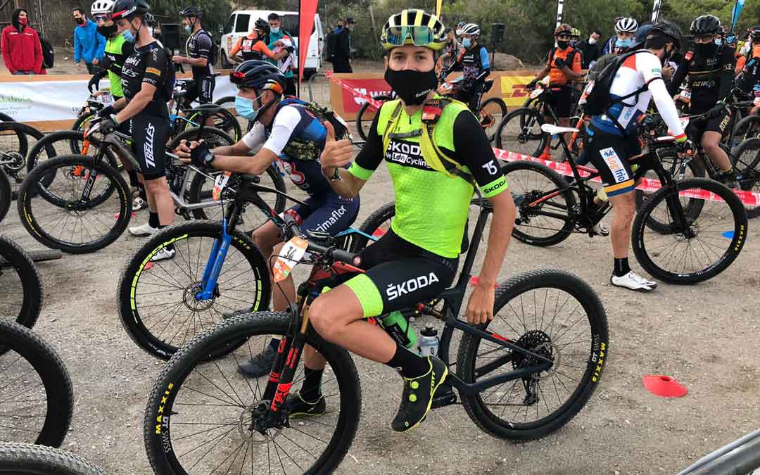 El biker bajoaragonés Jorge Lamiel momentos antes de comenzar una de las etapas