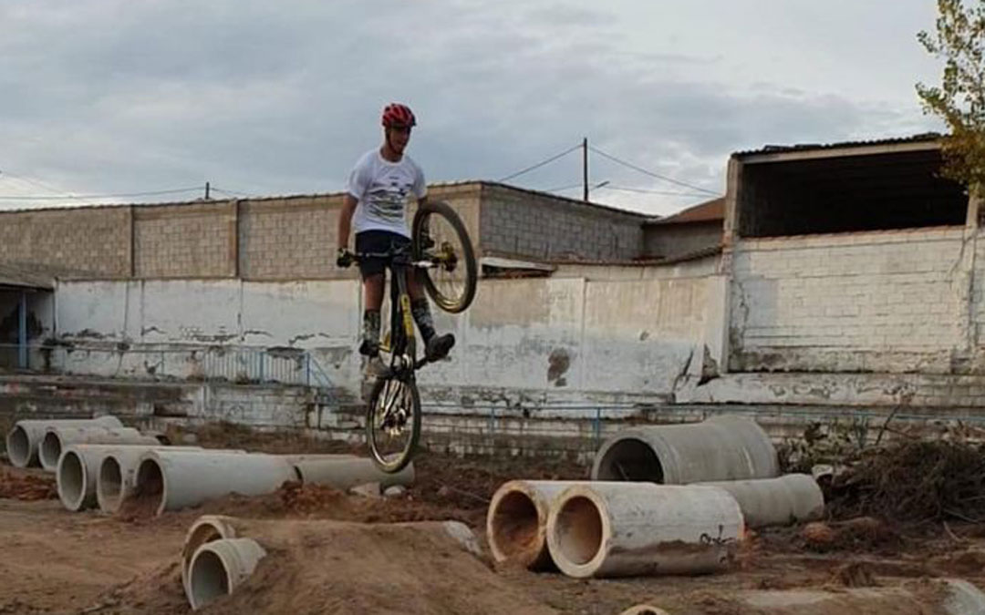 Uno de los deportes que se puede practicar en La Ventolera es el biketrial