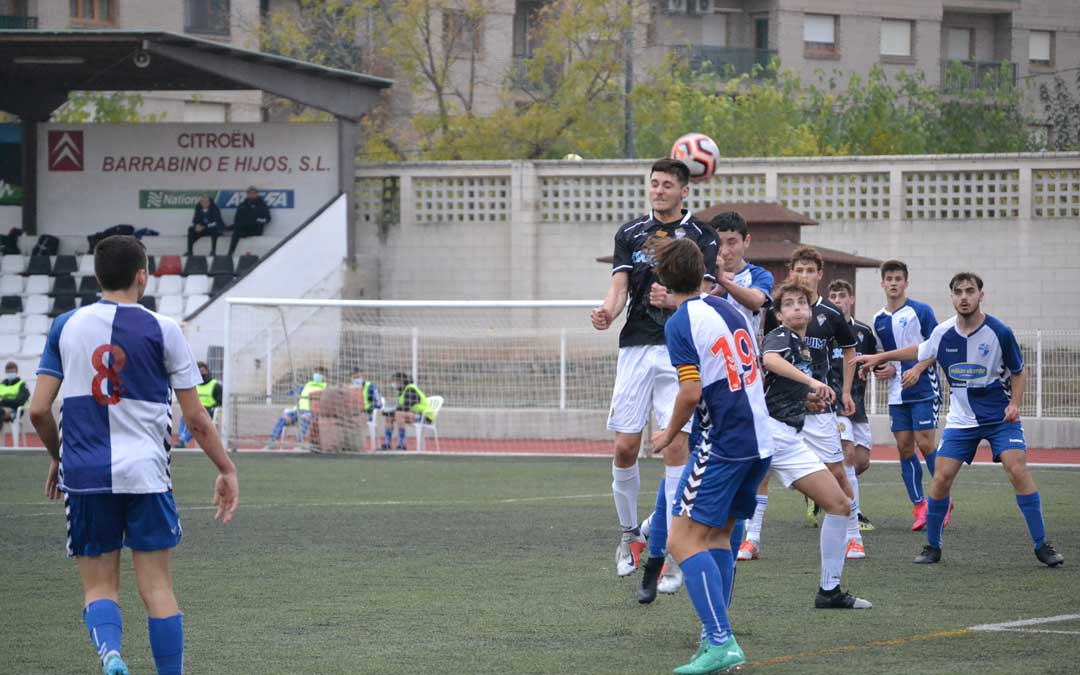 Uno de los ataques prodigados por el cuadro local durante el primer tiempo