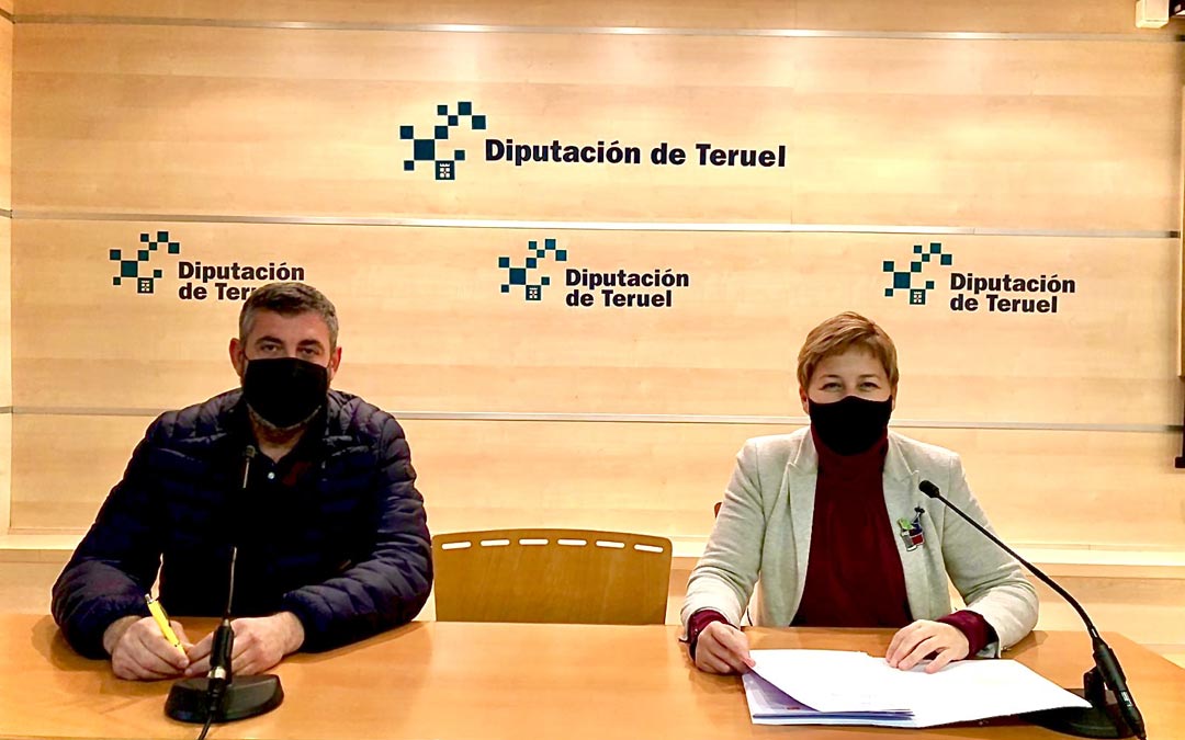 Berta Zapater y Antonio Pérez, durante la rueda de prensa./PAR