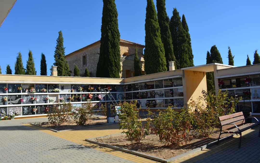 Poca afluencia en el cementerio de Alcañiz en este 1 de noviembre./I.M.