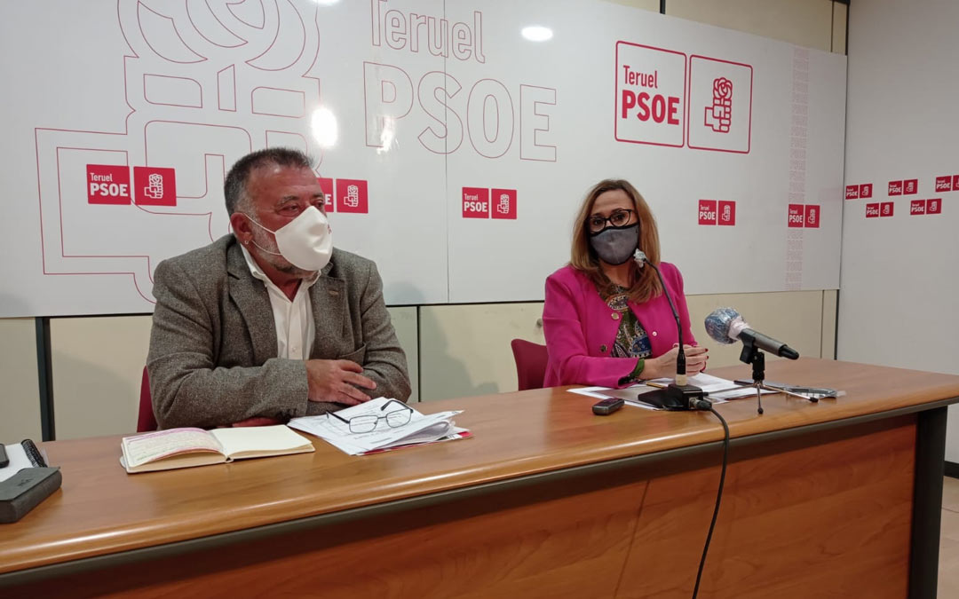 Mayte Pérez y Herminio Sancho durante la rueda de prensa./PSOE Teruel