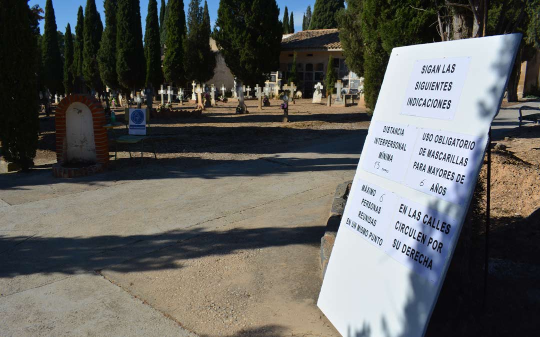 Normativas en el cementerio de Alcañiz./I.M.