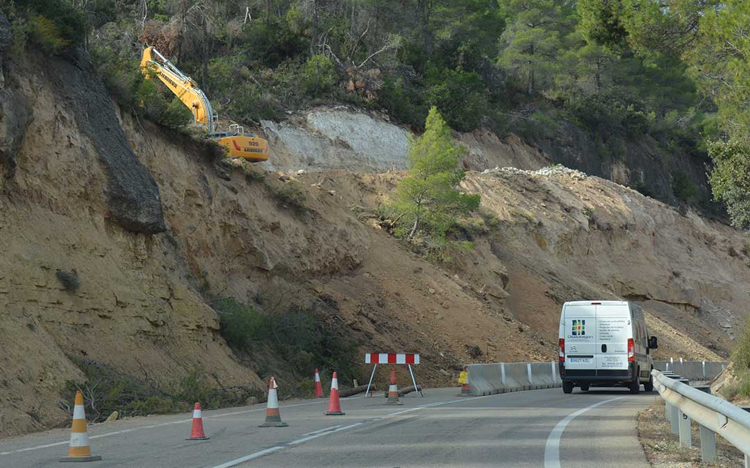 Los trabajos están consistiendo en la estabilización del talud.