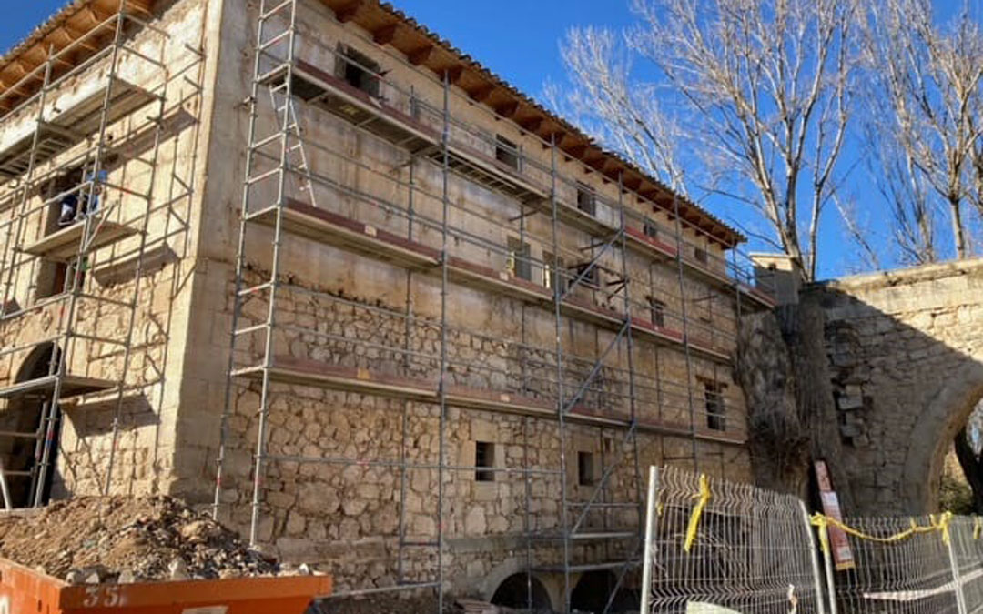 Con los trabajos de refuerzo de la estructura del Molino Harinero se implementa la labor que realiza el Taller de Empleo / Ayto. Aguaviva