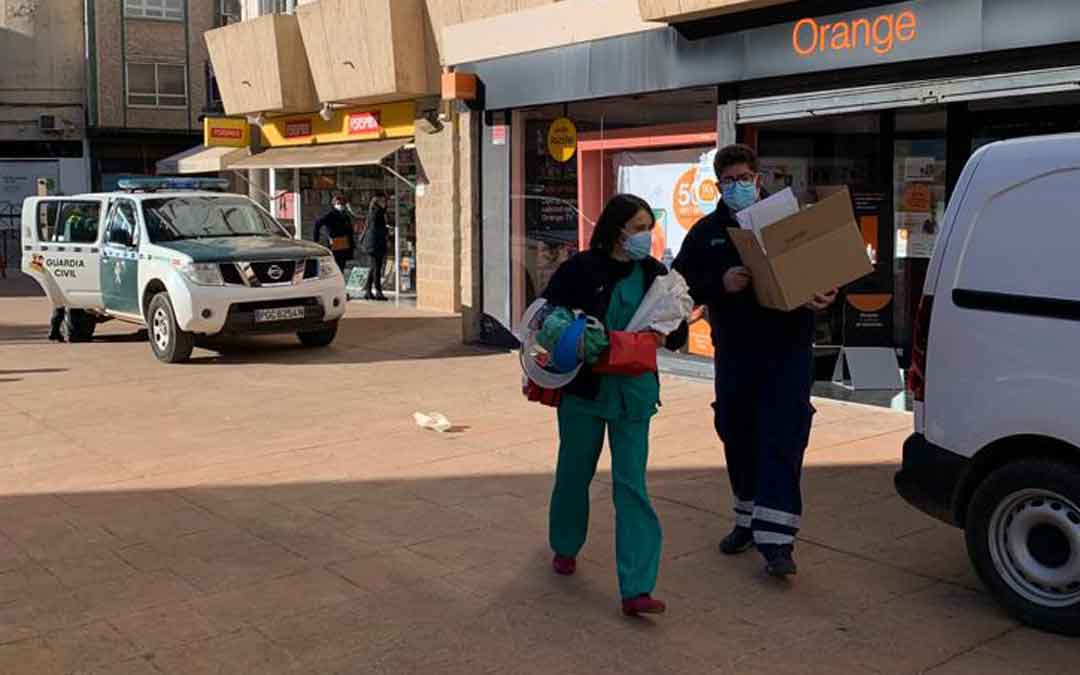 Llegada de las vacunas a Residencia Alcañiz este miércoles. / M. Q.