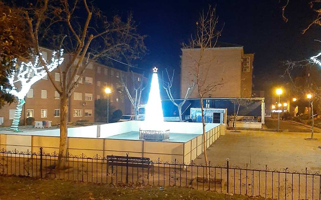 Pista de hielo sintético, ubicada en la plaza Alcañiz de la Villa Minera./ Ayto. Andorra