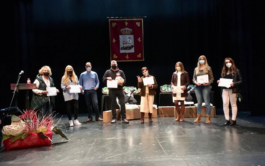 Los ediles Joaquín Bielsa y Margarita Santos entregaron los premios.