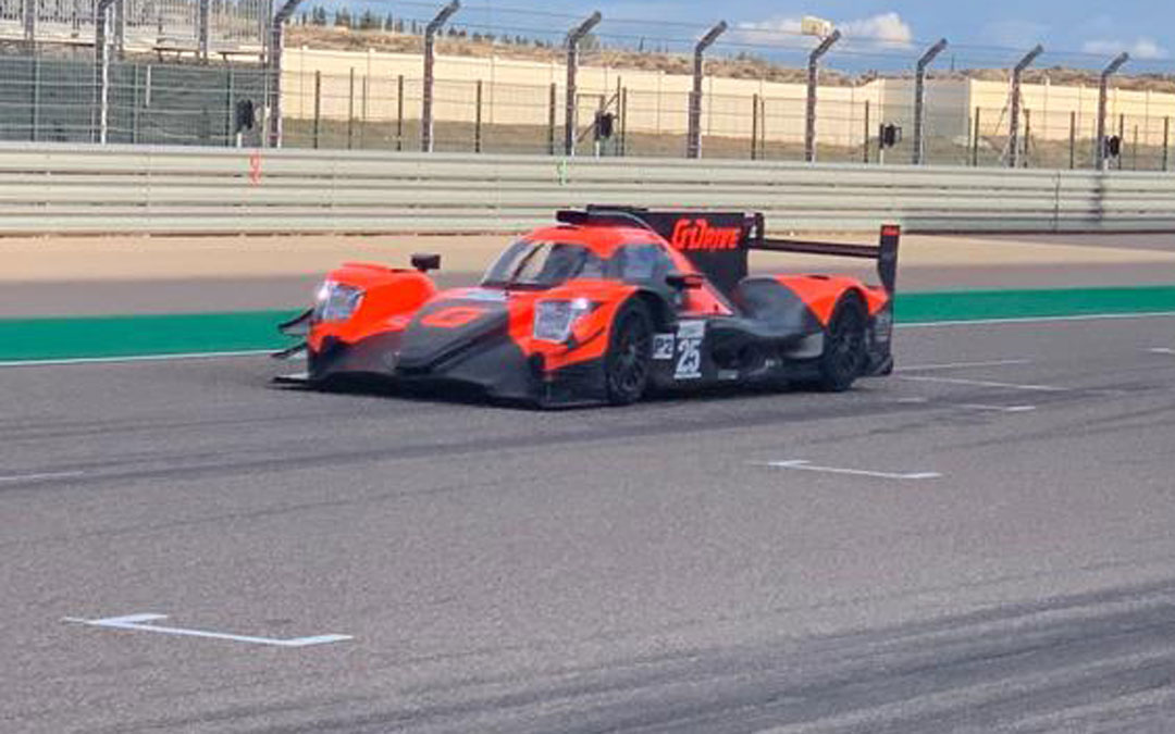 El Aurus en plena recta principal de Motorland Aragón. Foto: Facebook APRacing Team