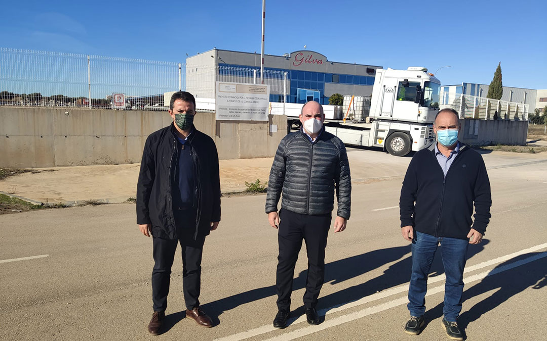Herrero, Gracia Suso e Iranzo en el polígono de Calanda / PP TERUEL