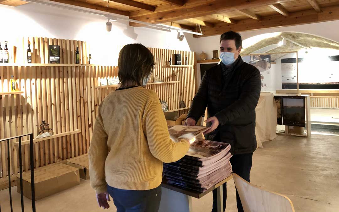 El calendario se puede comprar en la Oficina de Turismo / Ayto. Alcañiz