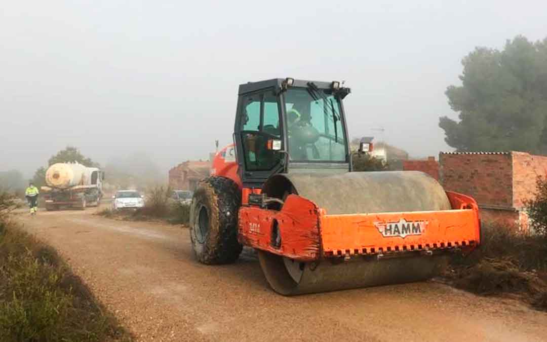 Trabajos en uno de los caminos municipales de Caspe. Imagen: Ayto Caspe