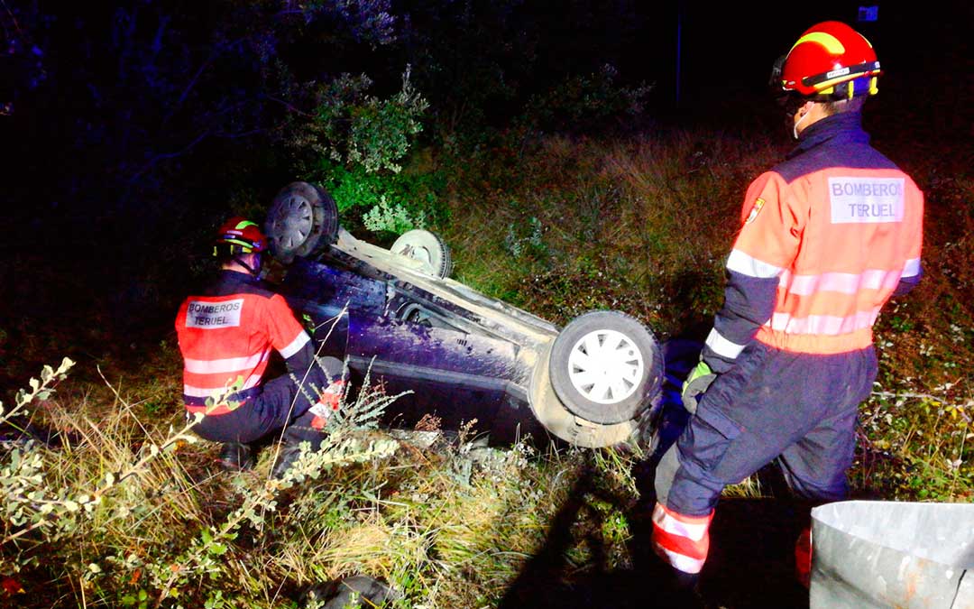 Los bomberos tuvieron que excarcelar a una de las ocupantes del vehículo.