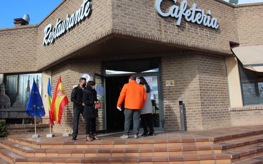 El colegio electoral ha estado en el Hotel Ciudad de Alcañiz. Las leyes rumanas no permiten realizar fotografías en el interior sin permiso del Consulado / L. Castel