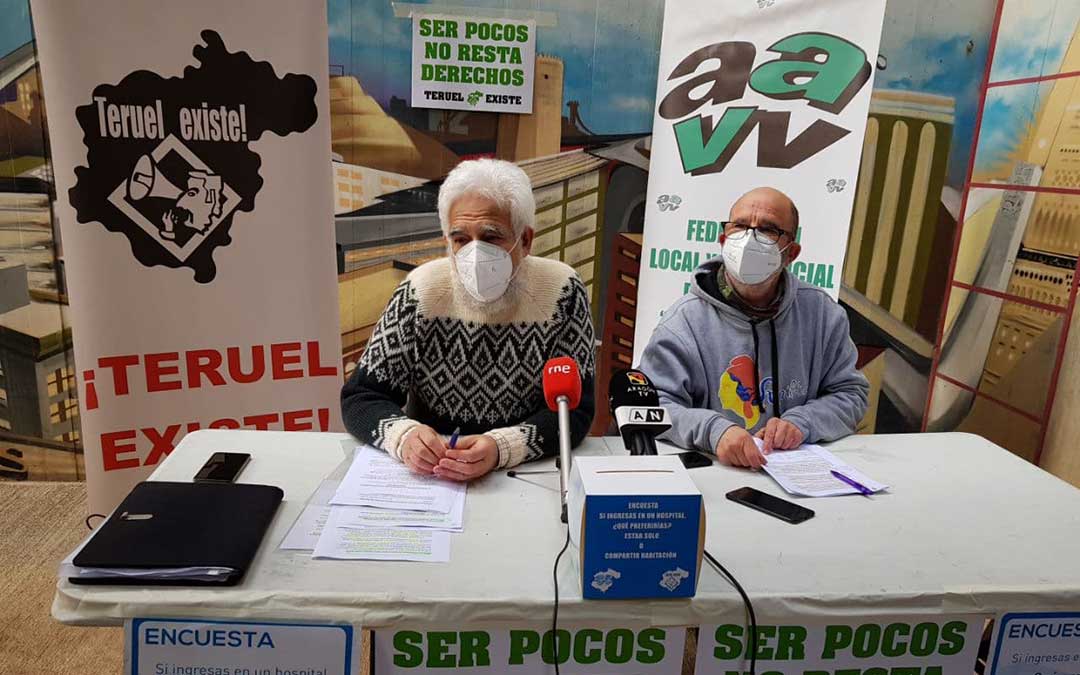 Portavoces de la Federación de Vecinos y Teruel Existe han presentado este viernes los datos de la encuesta./ Teruel Existe