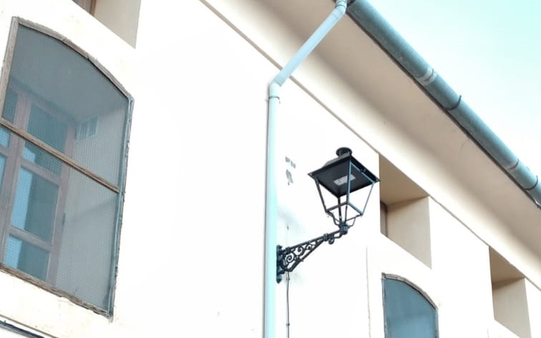 Una de las farolas con luz LED instaladas en Tronchón./R. Rabaza