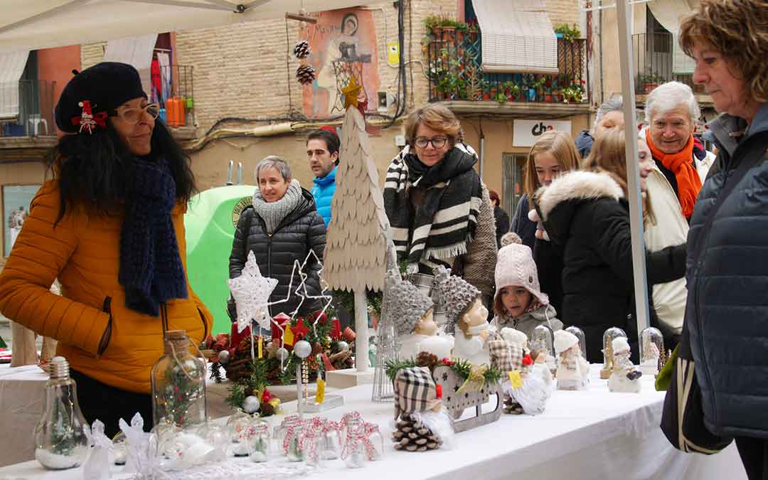 Mercadillo Navideño de Caspe instalado en la Plaza Soberanía de la localidad.