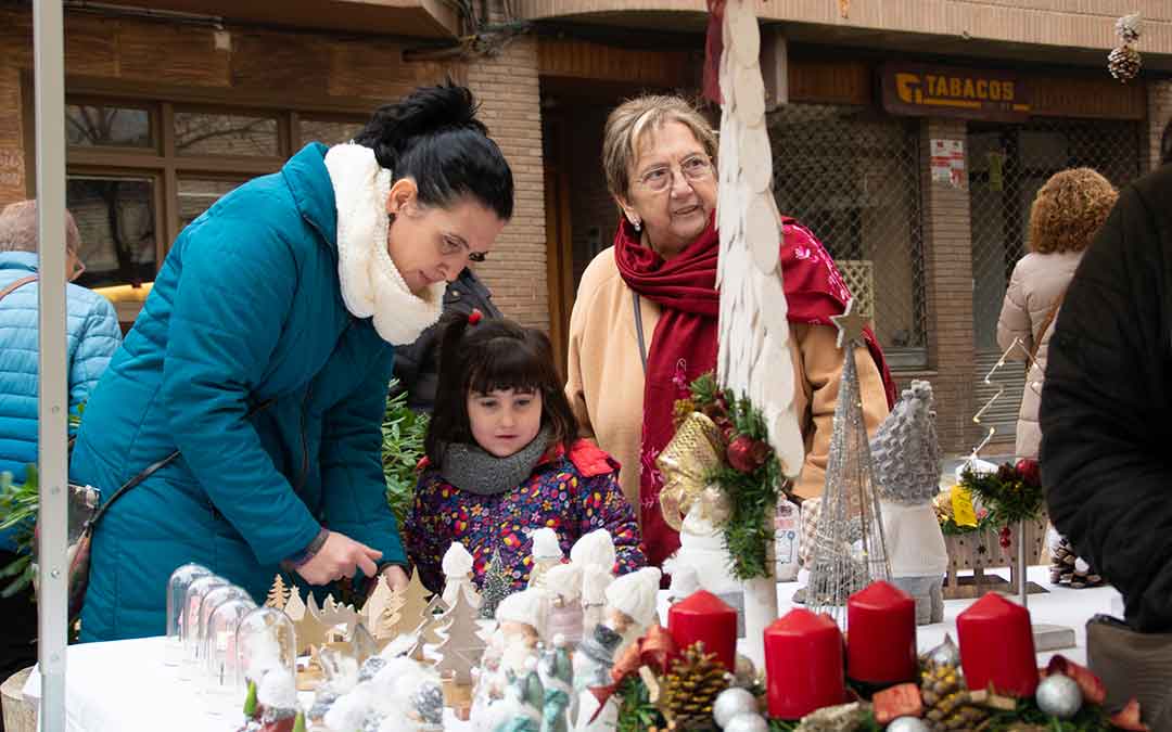 Mercadillo Navideño de Caspe instalado en la Plaza Soberanía de la localidad.