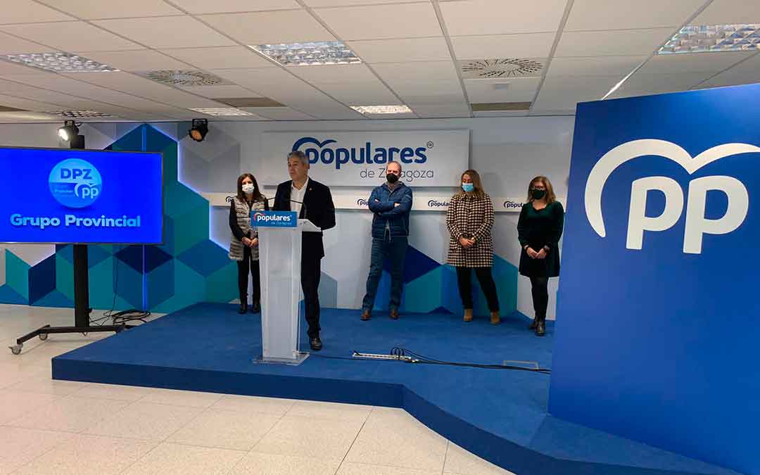 El portavoz del PP en DPZ, Francisco Artajona, durante la comparecencia.
