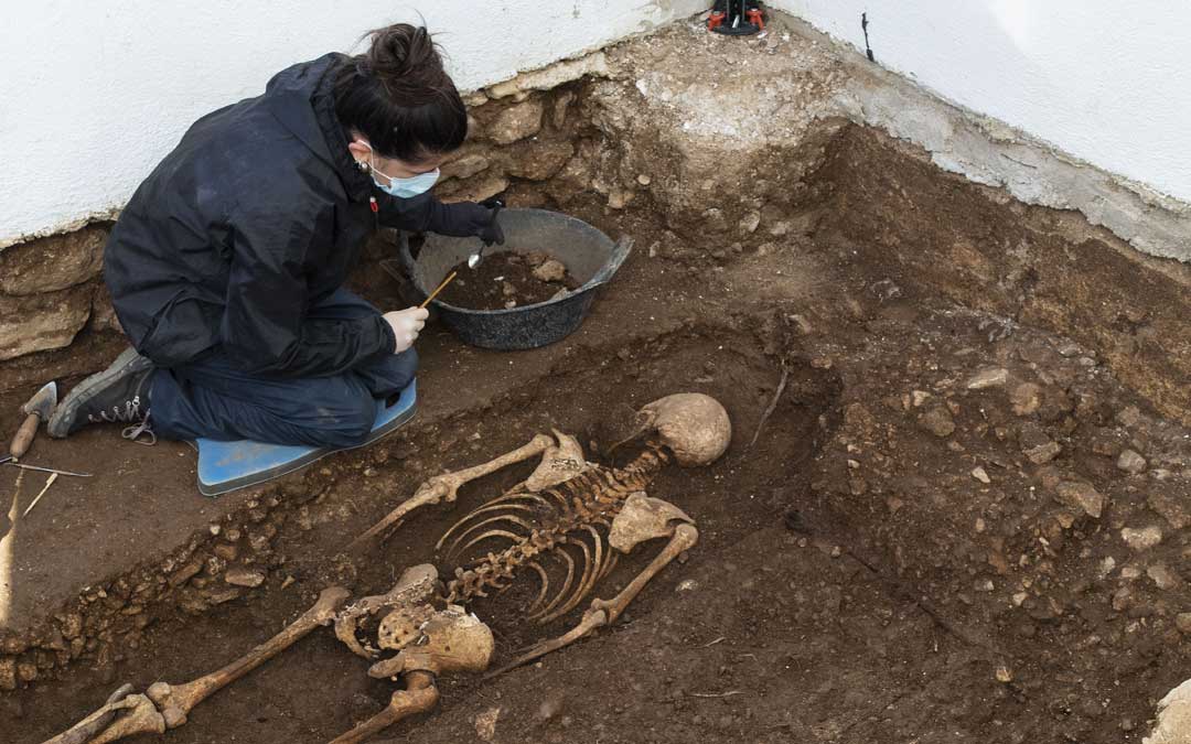 Restos humanos encontrados en el cementerio de los Reguers./Cadena Ser Ebre