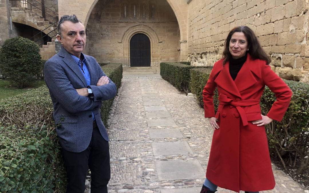 Los escritores Manuel Vilas y Ana Merino este jueves en el Parador de Alcañiz / L. Castel