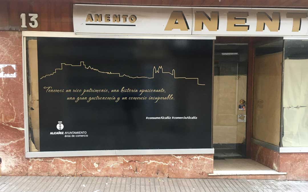 Uno de los vinilos se puede encontrar en la calle Alejandre / Ayto. Alcañiz