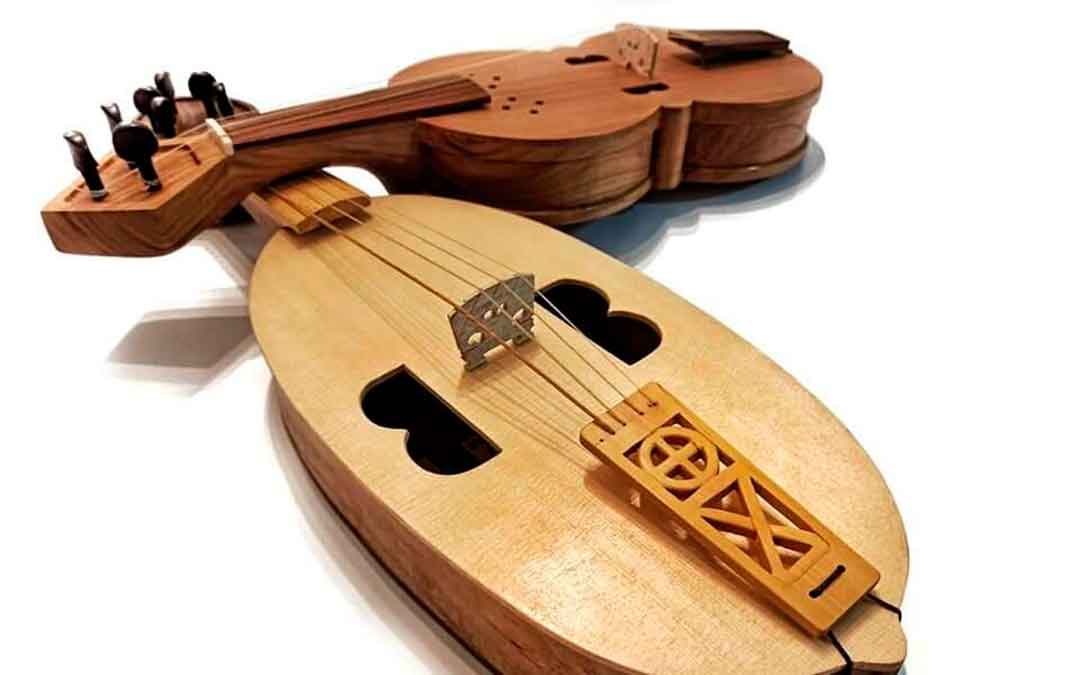 Una viola y fídula en 8, elaboradas por Pablo Morales.