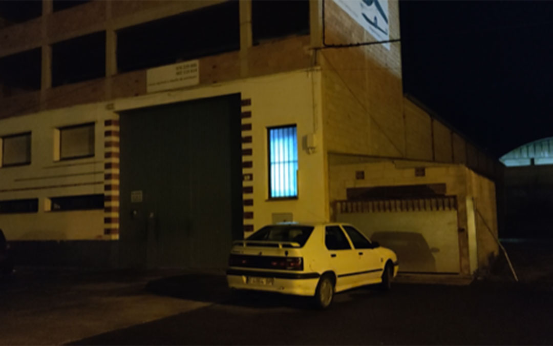 La nave en la que se disolvió la fiesta este sábado. / L. C.