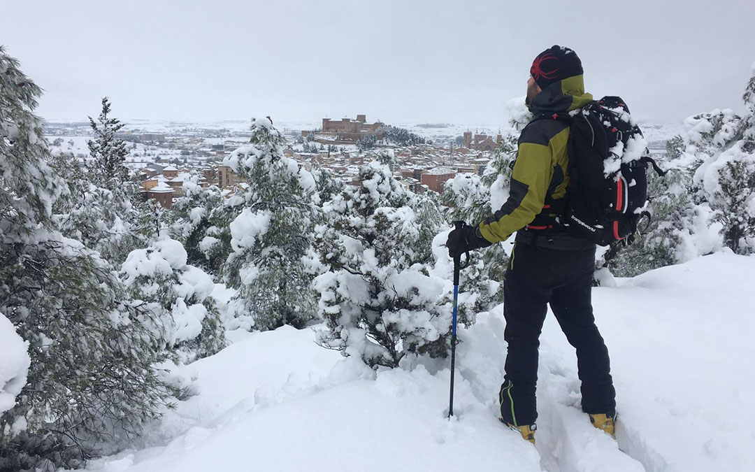 Vista de Alcañiz con esquíes incluidos./ Club La Cordada