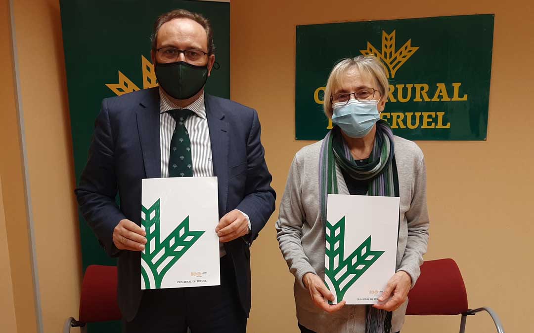 Emilio Mallén de Caja Rural junto a Teresa Thompson de la Fundación Quílez Llisterri. Foto: A.G.