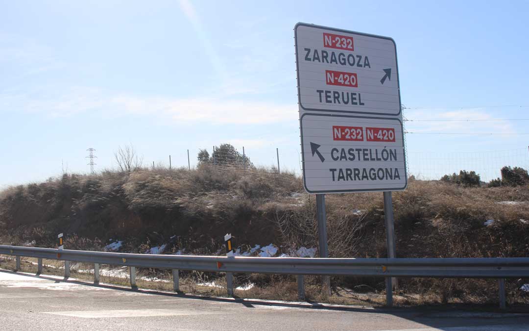 Cartel de la N-232 a la salida de Alcañiz hacia Castellón / L. Castel