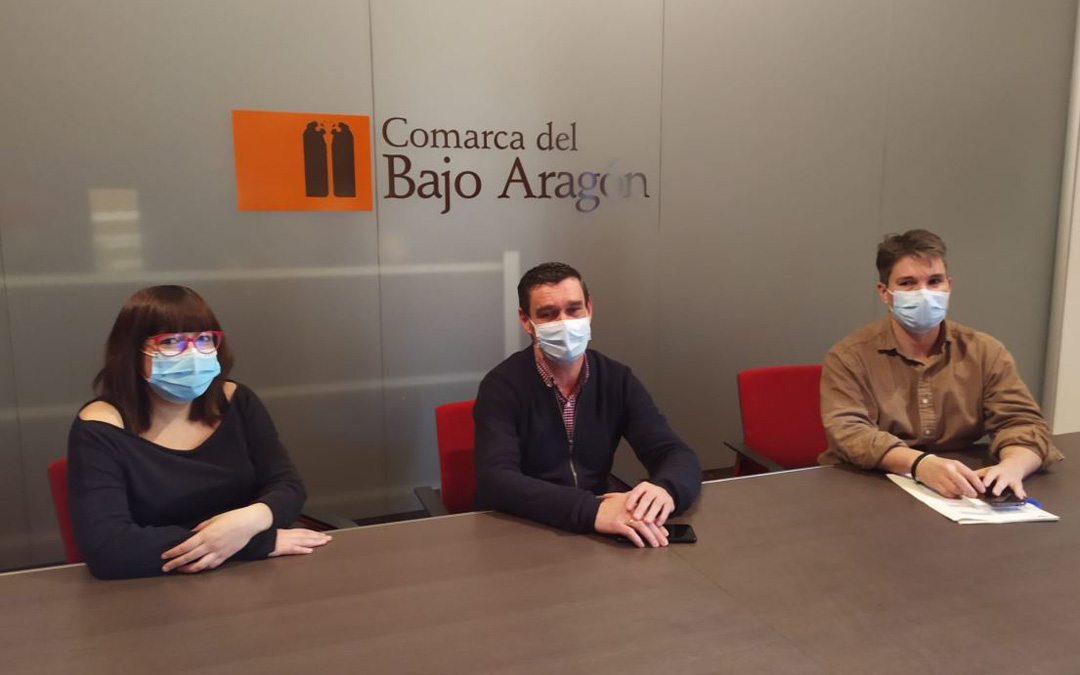 Susana Traver, Luis Peralta y Rañul Broto en la reunión entre DPT y Comarca del Bajo Aragón. / DPT