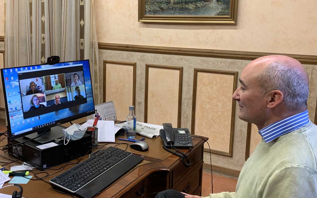 El teniente alcalde Javier Baigorri, este lunes, en comisión de Promoción Económica / Ayto. Alcañiz