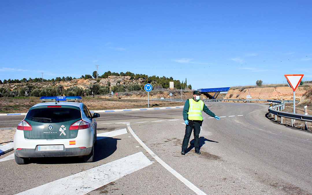 Control de la Guardia Civil en Alcañiz / L. Castel