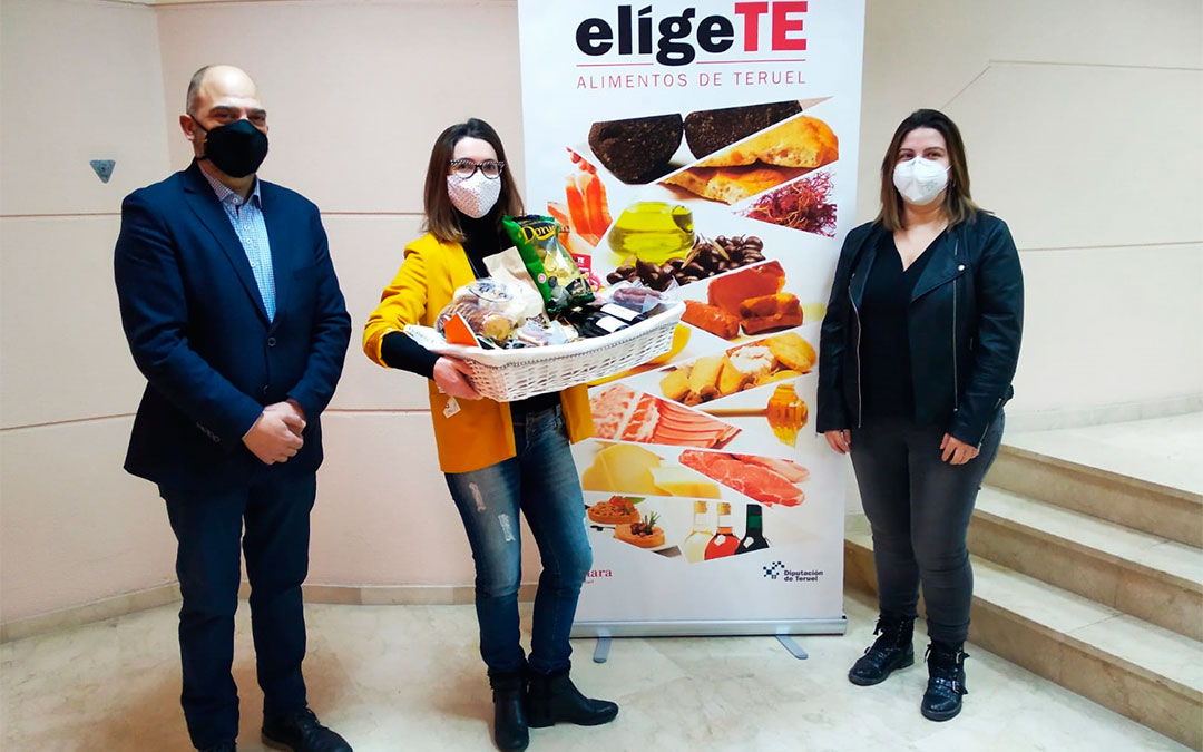 Entrega del último lote de productos de Teruel./ Cámara de Comercio