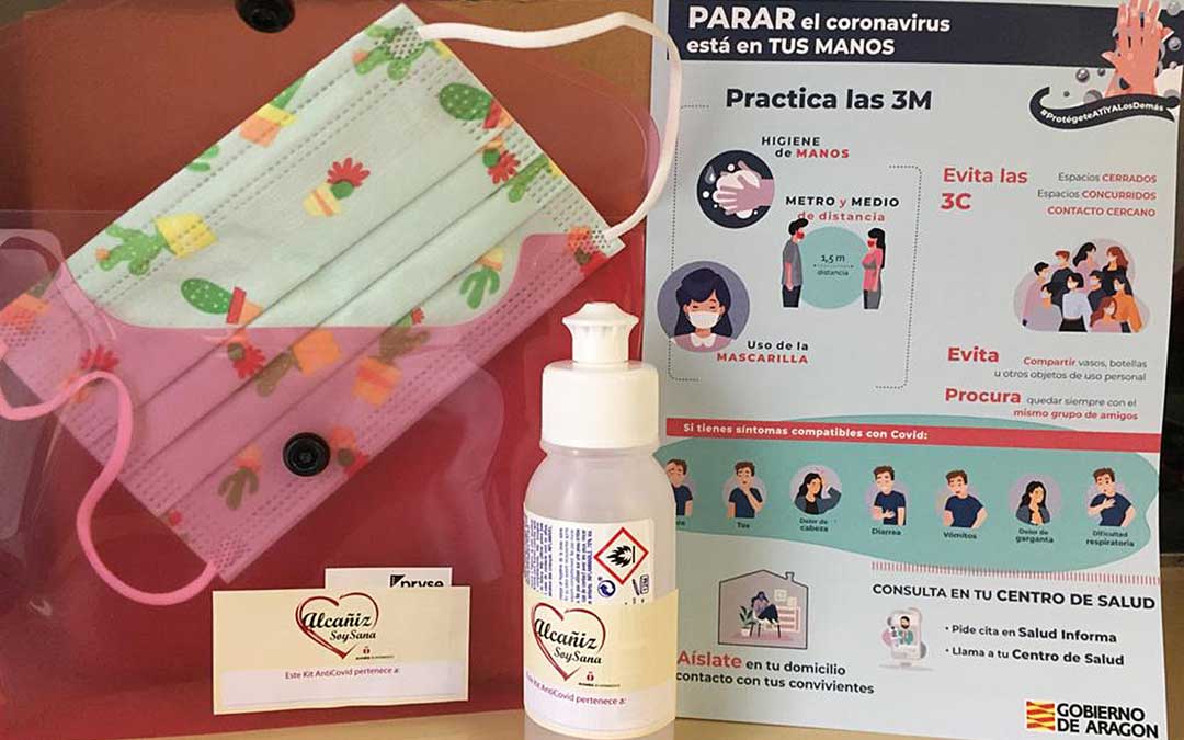 El Ayuntamiento de Alcañiz ha preparado unos 'kits' escolares Anticovid que contienen un porta-mascarillas, una mascarilla quirúrgica, un gel hidroalcohólico y una hoja con recomendaciones del Gobierno de Aragón / Ayto. Alcañiz