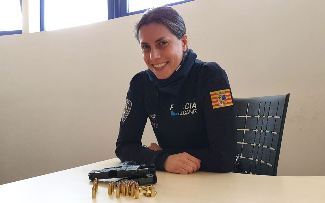 Laura Biurrun lleva nueve años como Policía Local de Alcañiz / L.B.