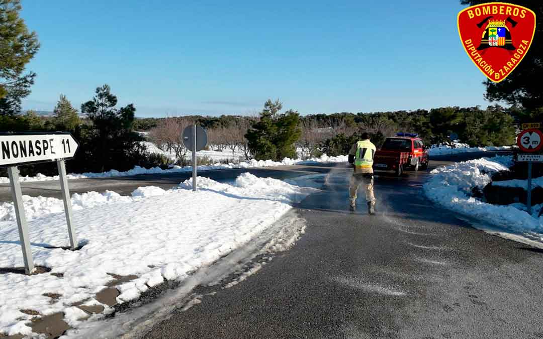 Trabajos de limpieza en el término municipal de Nonaspe. Imagen: DPZ