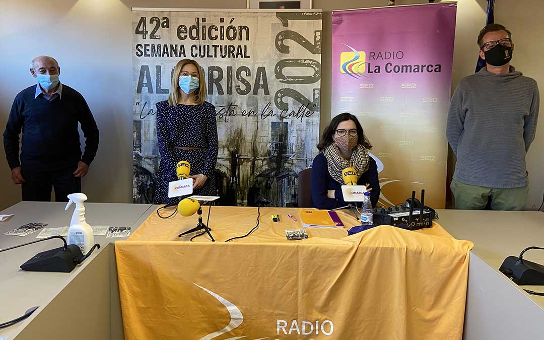 Algunos de los invitados al programa especial de Radio La Comarca en Alcorisa./ L.C.