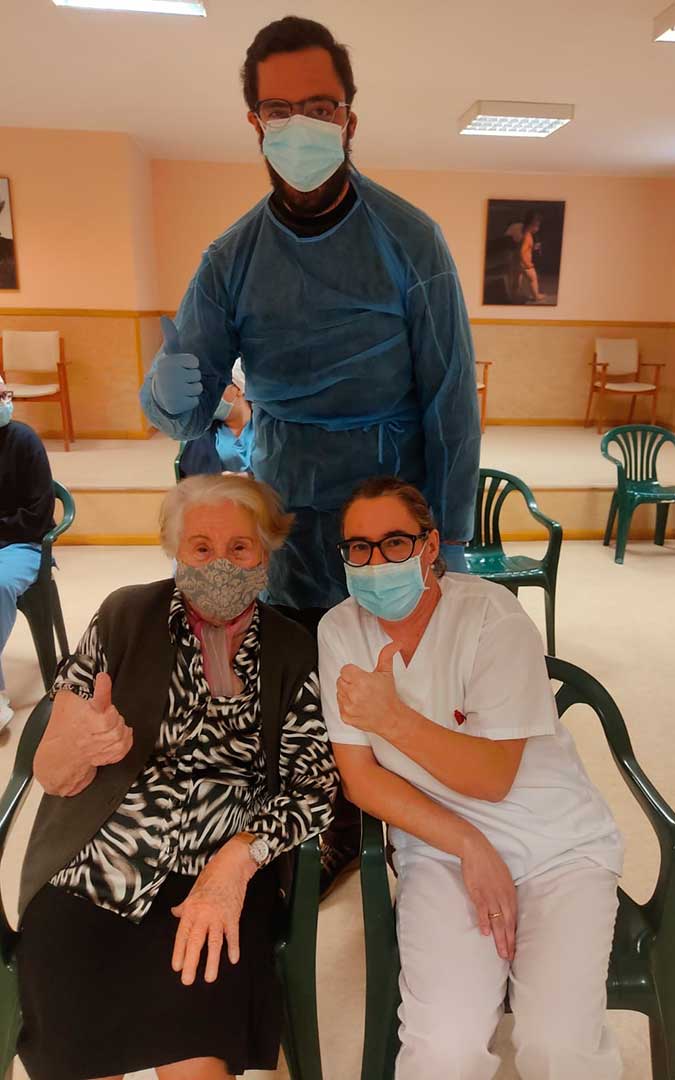 41 residentes y 10 trabajadores han sido los primeros en recibir la segunda dosis de Pfizer en Valderrobres. / RESIDENCIA VALDERROBRES